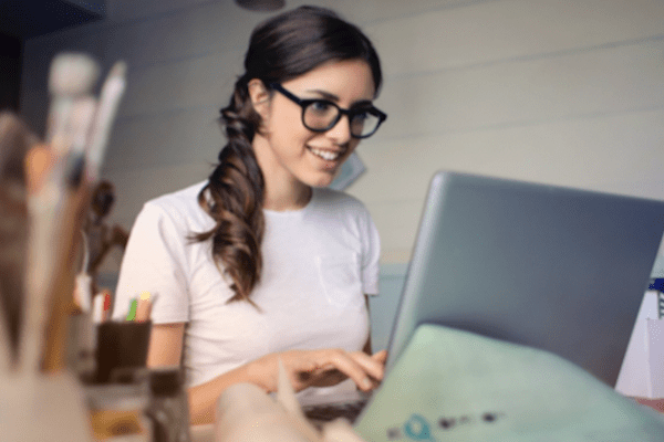 eLearning woman at laptop